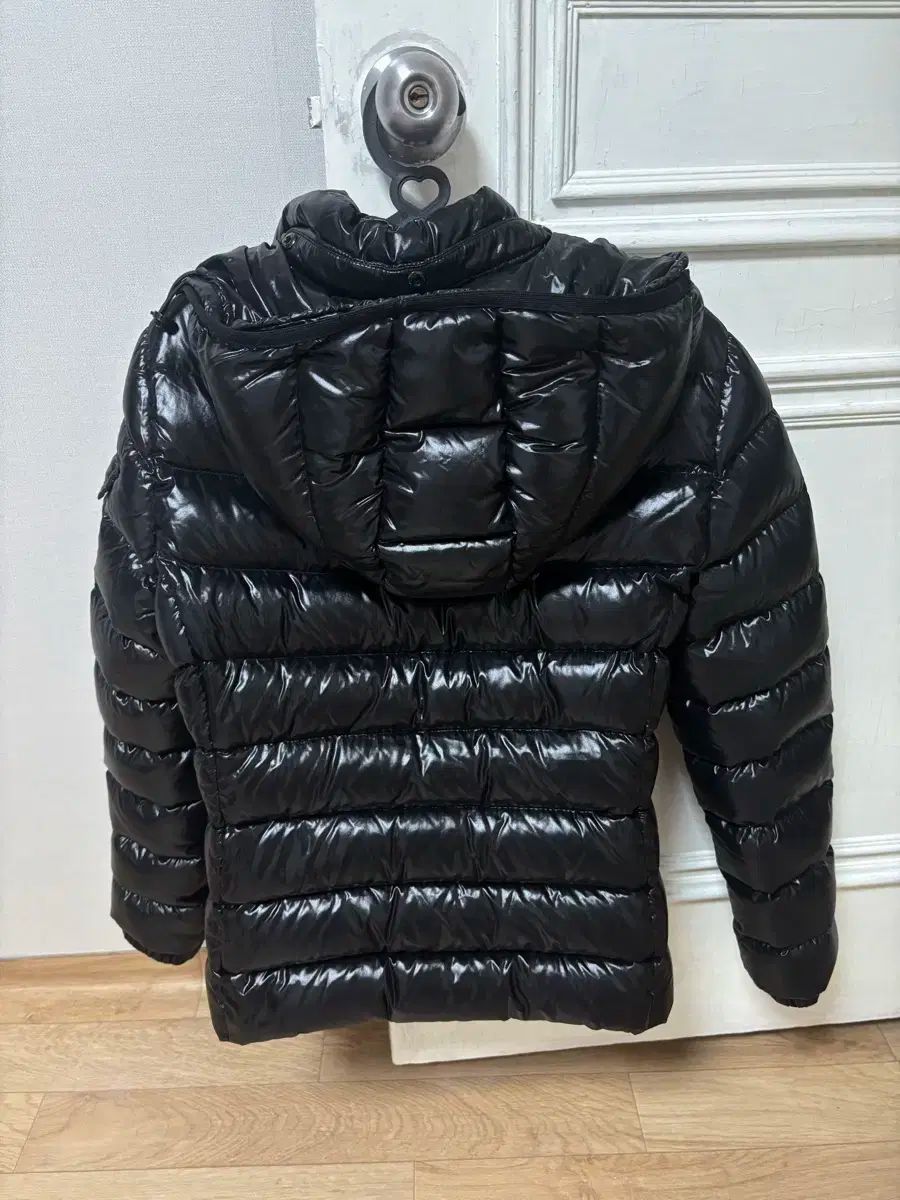 ★*ん様 匿名配送 極美品 MONCLER モンクレール ダウンベスト ライトダ MONCLER（ダウンベスト）のフリマアイテム一覧