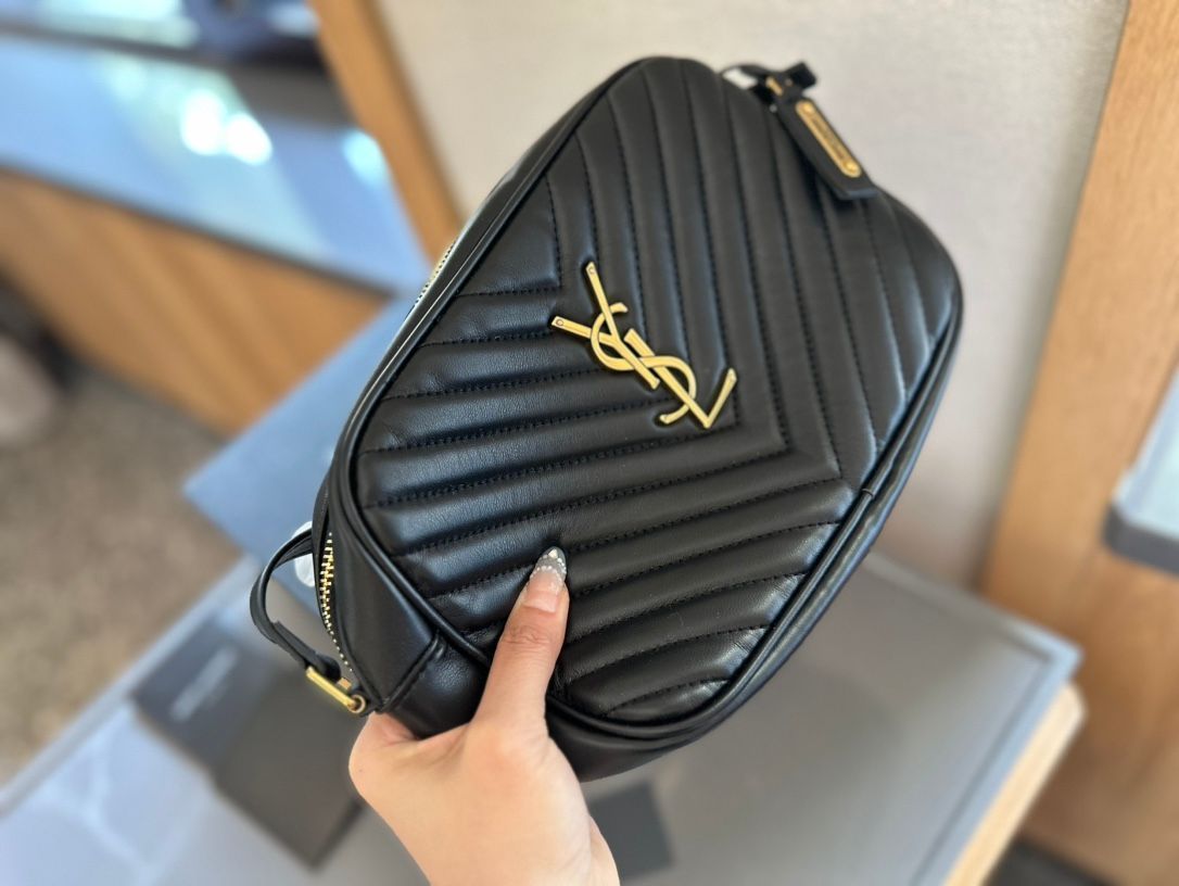 不動の人気 YSL イヴサンローラン ショルダーバッグ ルーカメラバッグ