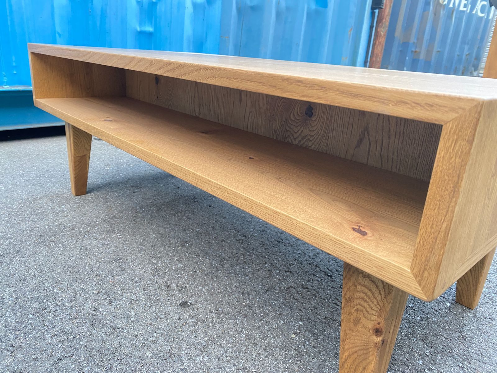 美品 CRASHGATE アウロ リビングテーブル AURO 関家具 美品 CRASHGATE アウロ リビングテーブル AURO 関家具