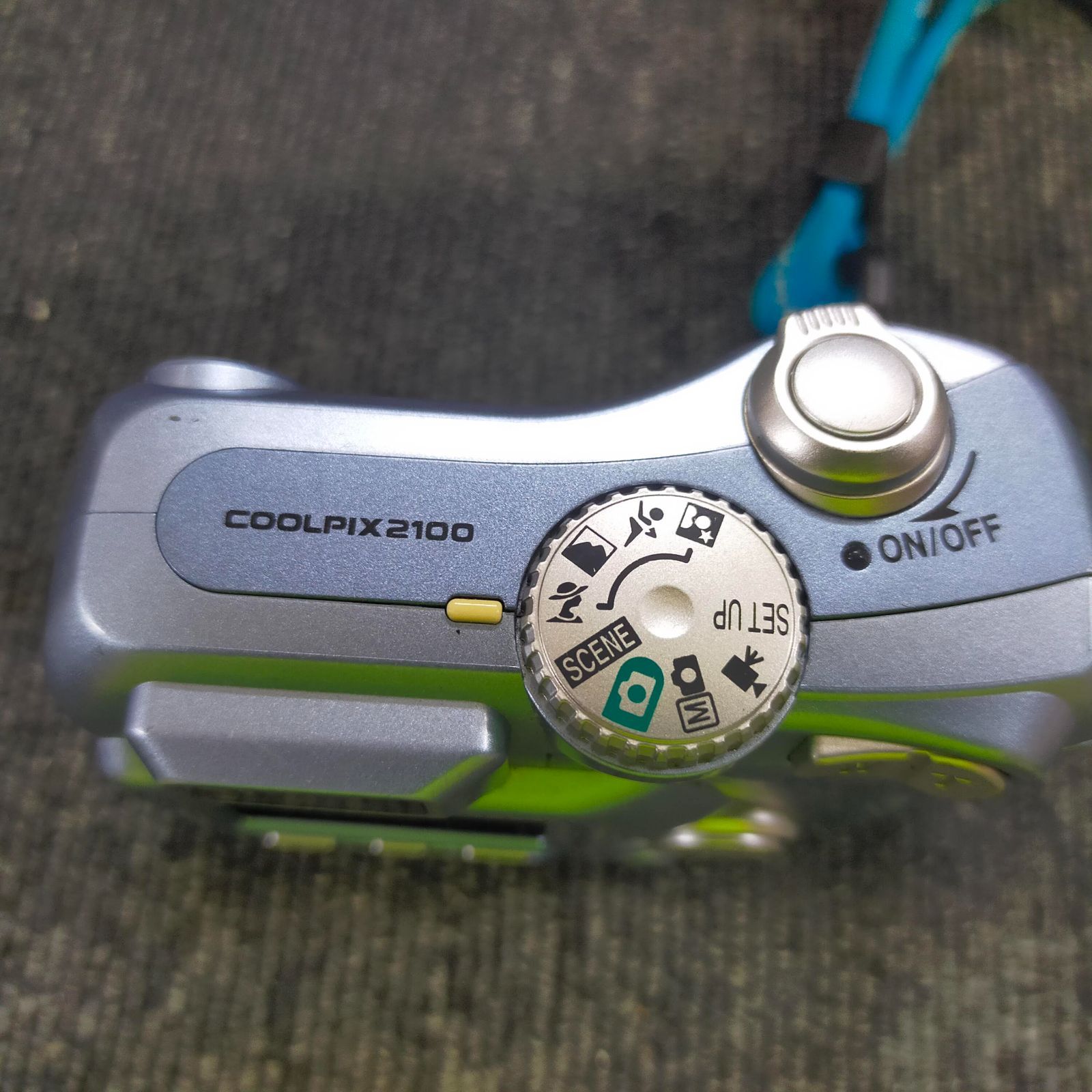 Nikon COOLPIX 2100 デジタルカメラ E2100 通電確認済 レンズ