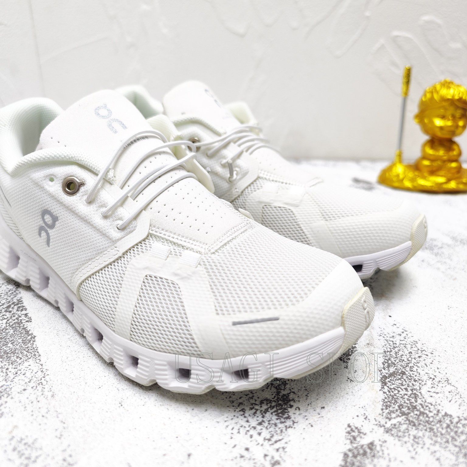 On ランニングシューズ　Cloud 5 ホワイト　２６cm ON オン Cloud 5 クラウド5 PEARL WHITE パールホワイト WOMEN