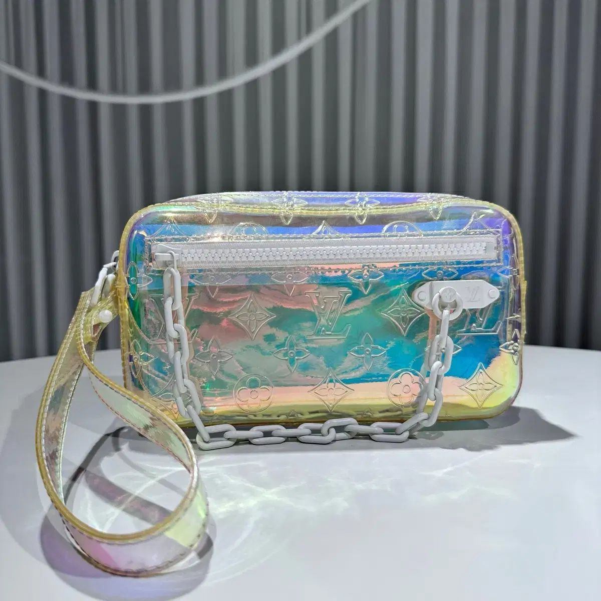 Louis Vuitton ルイヴィトン プリズム ヴォルガバッグ