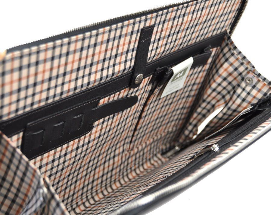 人気アイテムお得に購入！ DAKS クラッチバッグ DAKS セカンドバッグ ダックス ビジネスバッグ ダックス 本革 撥水加工 クラッチバッグ ダックス