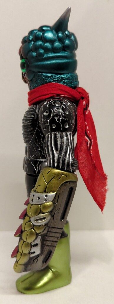 リアルヘッド カオスマン1号 ストロングアーム (黒成型/緑目/赤