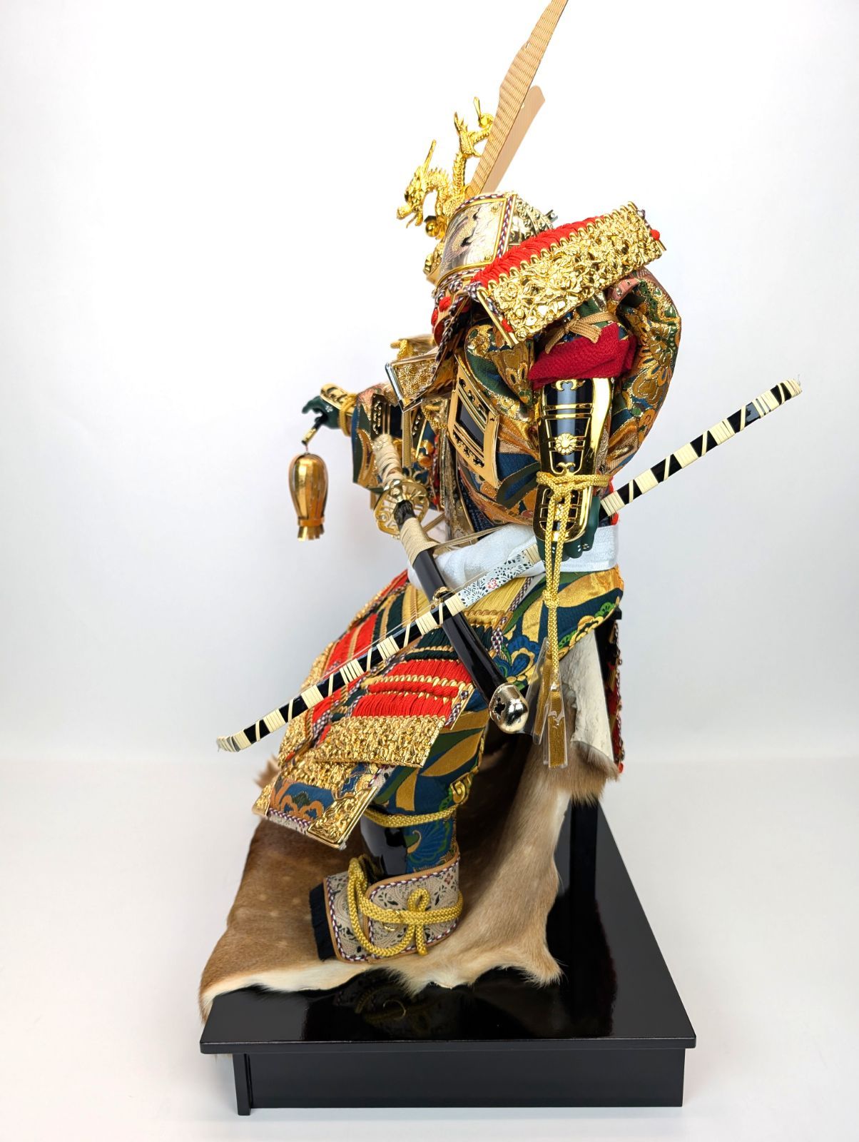 小黒三郎　五月人形　KK223 楕円鯉武者（小）漆塗容器付 楽天市場】楕円鯉武者 漆塗容器付 KK223 小黒三郎節句人形 五月人形