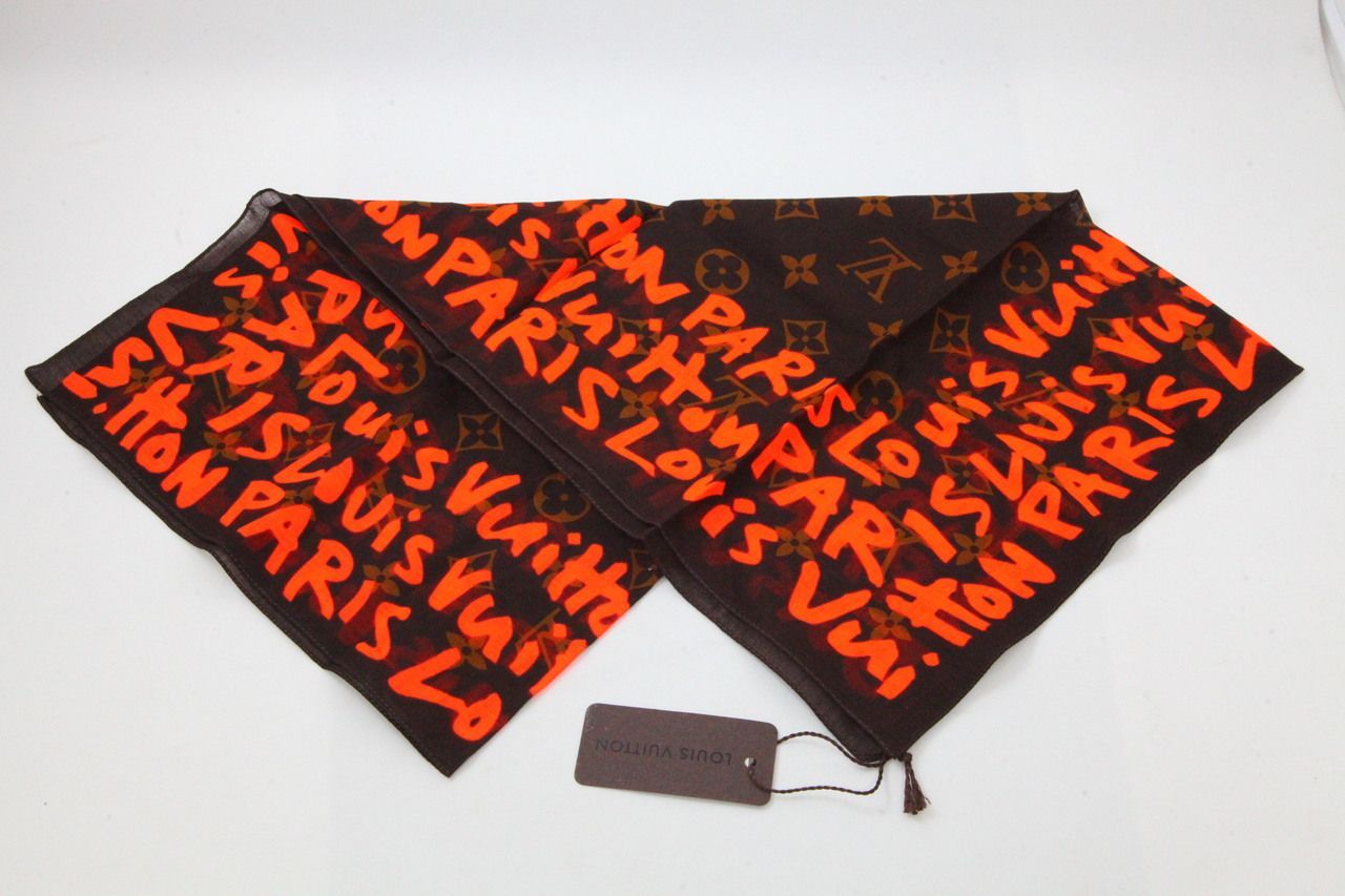 値下げ！Louis Vuitton モノグラム 大判ハンカチ 赤 値下げ！Louis Vuitton モノグラム 大判ハンカチ 赤