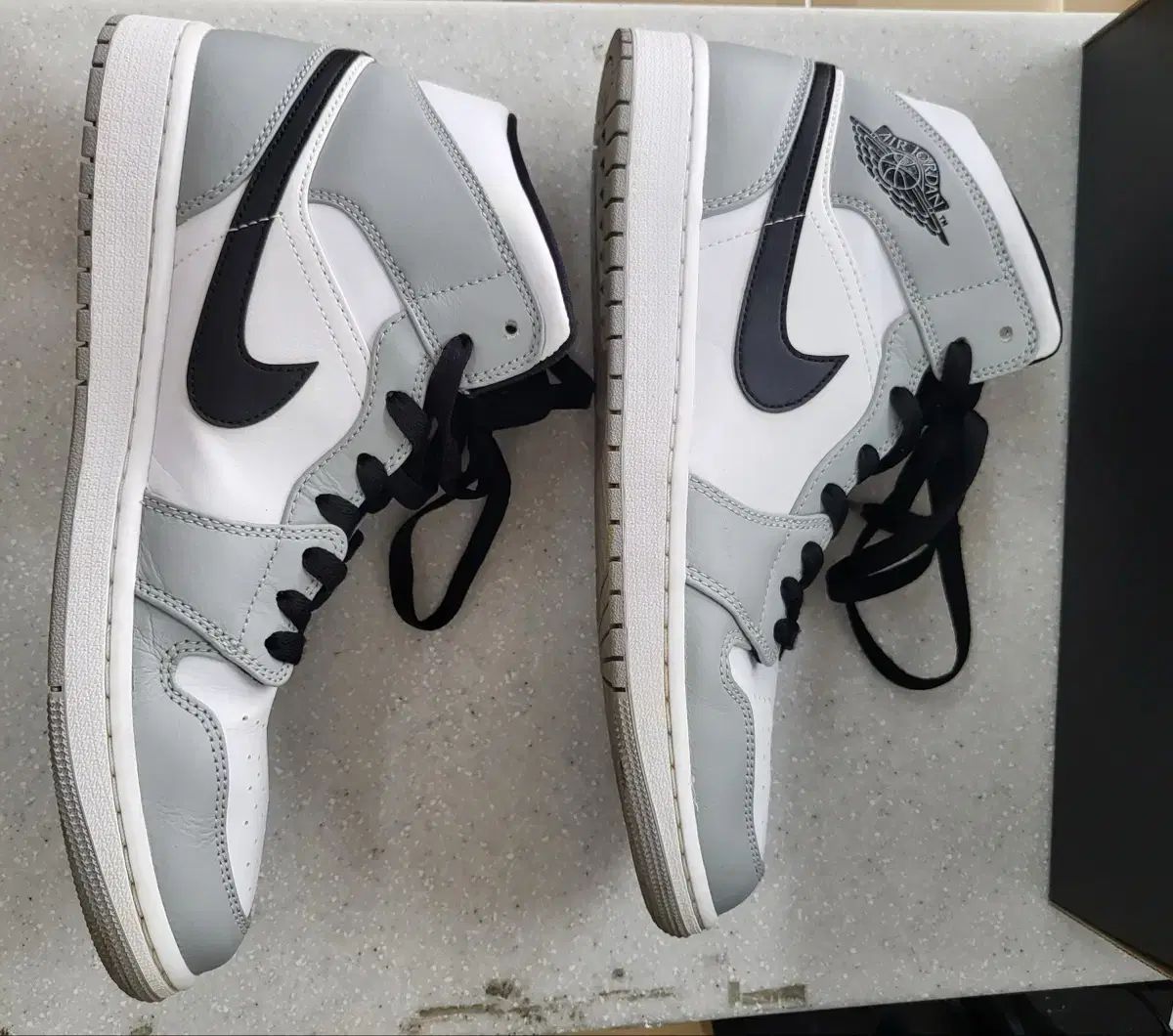 NIKE(ナイキ) ジョーダン 1 ミッド ライト スモーク グレー 285mm Nike