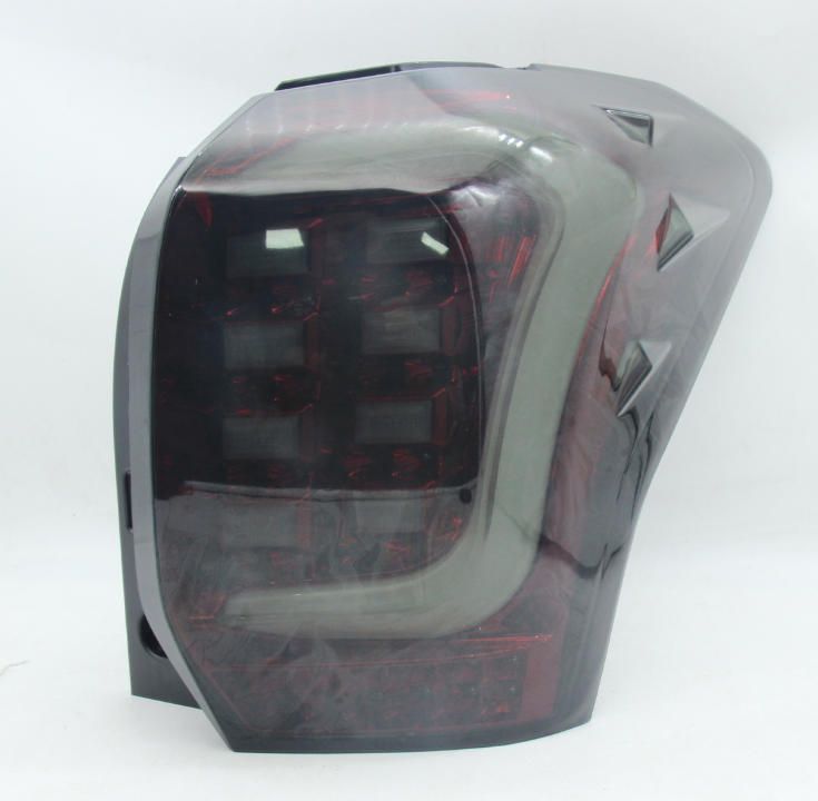 スバルフォレスターに適用されます2013-2018 LEDテールランプアセンブル改造ブレーキランプウインカー2箇