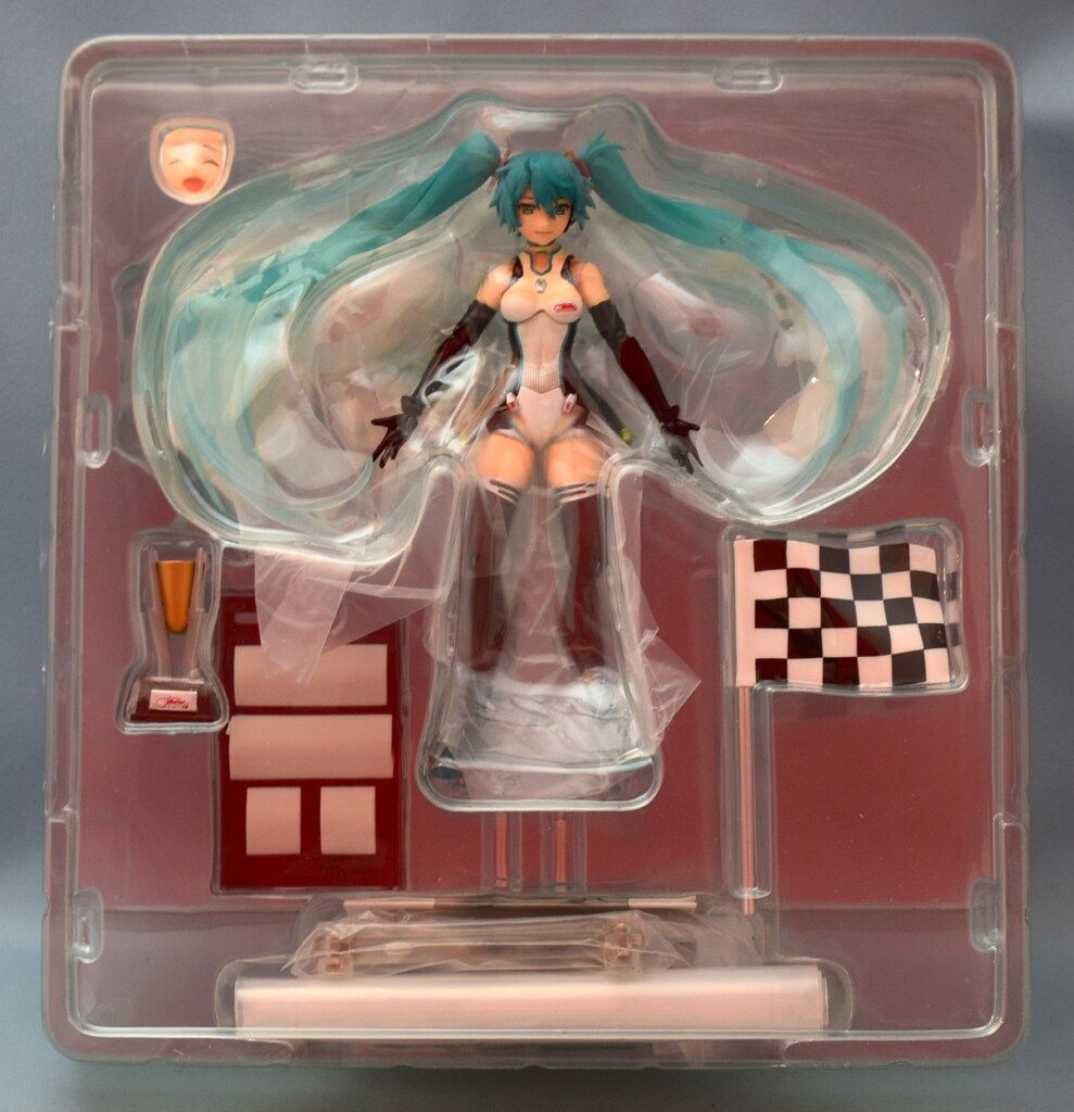 figma　レーシングミク　2011 初優勝記念ver.　おまけ付き figma レーシングミク 2011初優勝記念 ver.