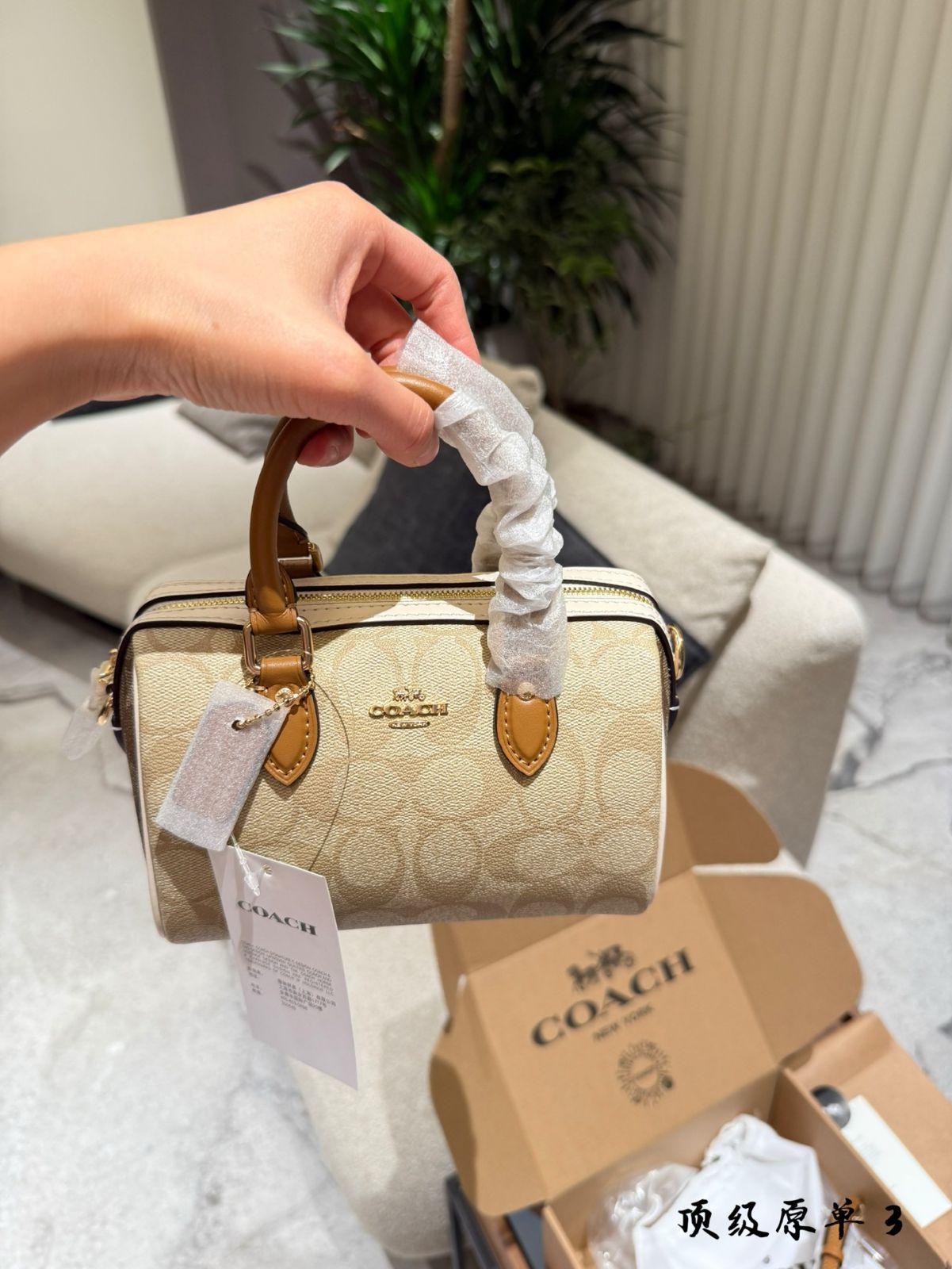 今日 Coach Rowan ミニボストンバッグ 2025 New Model