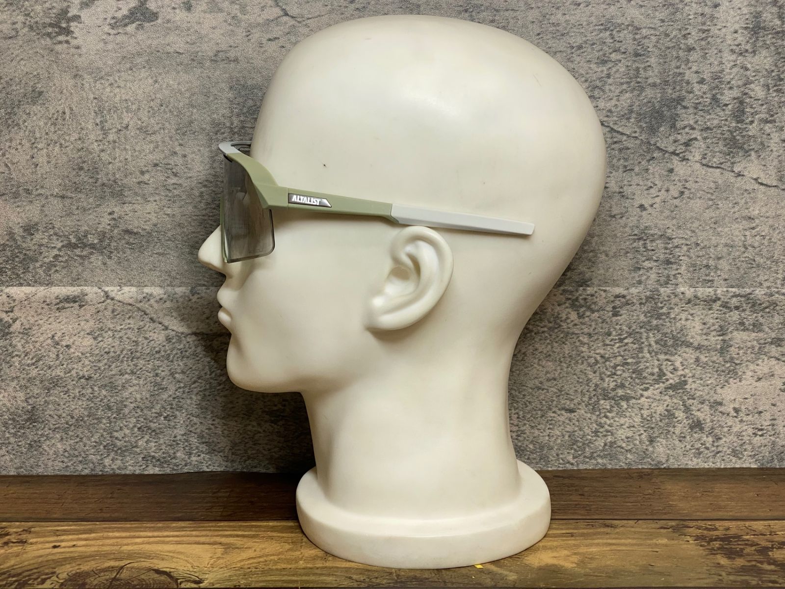 シルバー グレー