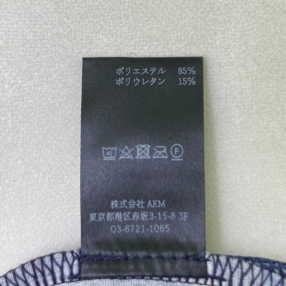 ロゴ柄