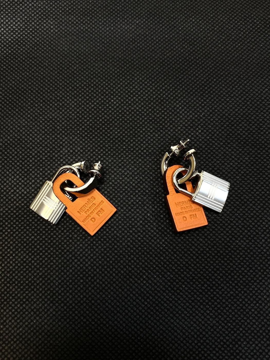 HERMES オーケリー ピアス ヴォースウイフト オレンジ 9571 エルメス HERMES オーケリー ピアス ヴォースウイフト オレンジ