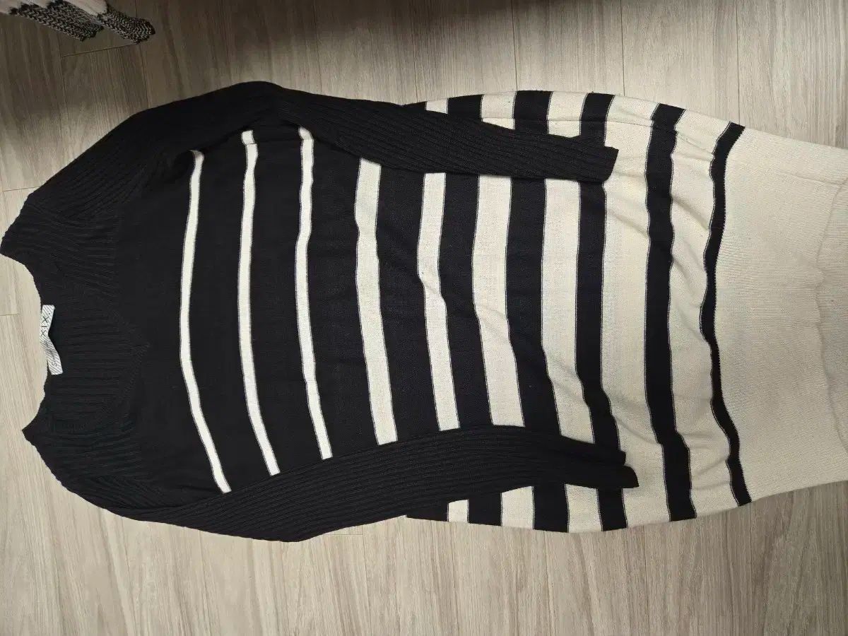XIX ストライプ パータン ニット ブラック|アイボリー