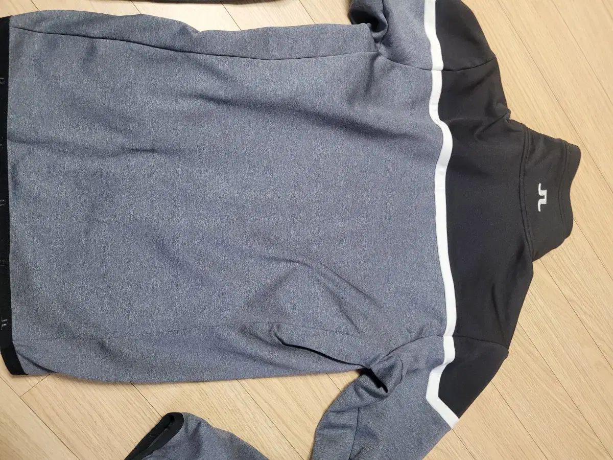 新品未使用　j.lindeberg ジップアップジャケット imgrc0223946965.jpg