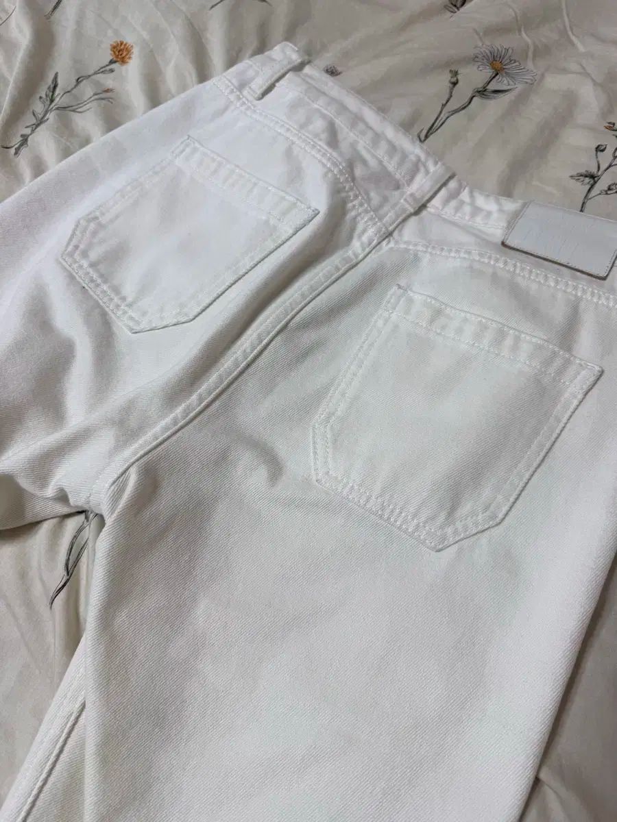 デニムパンツ