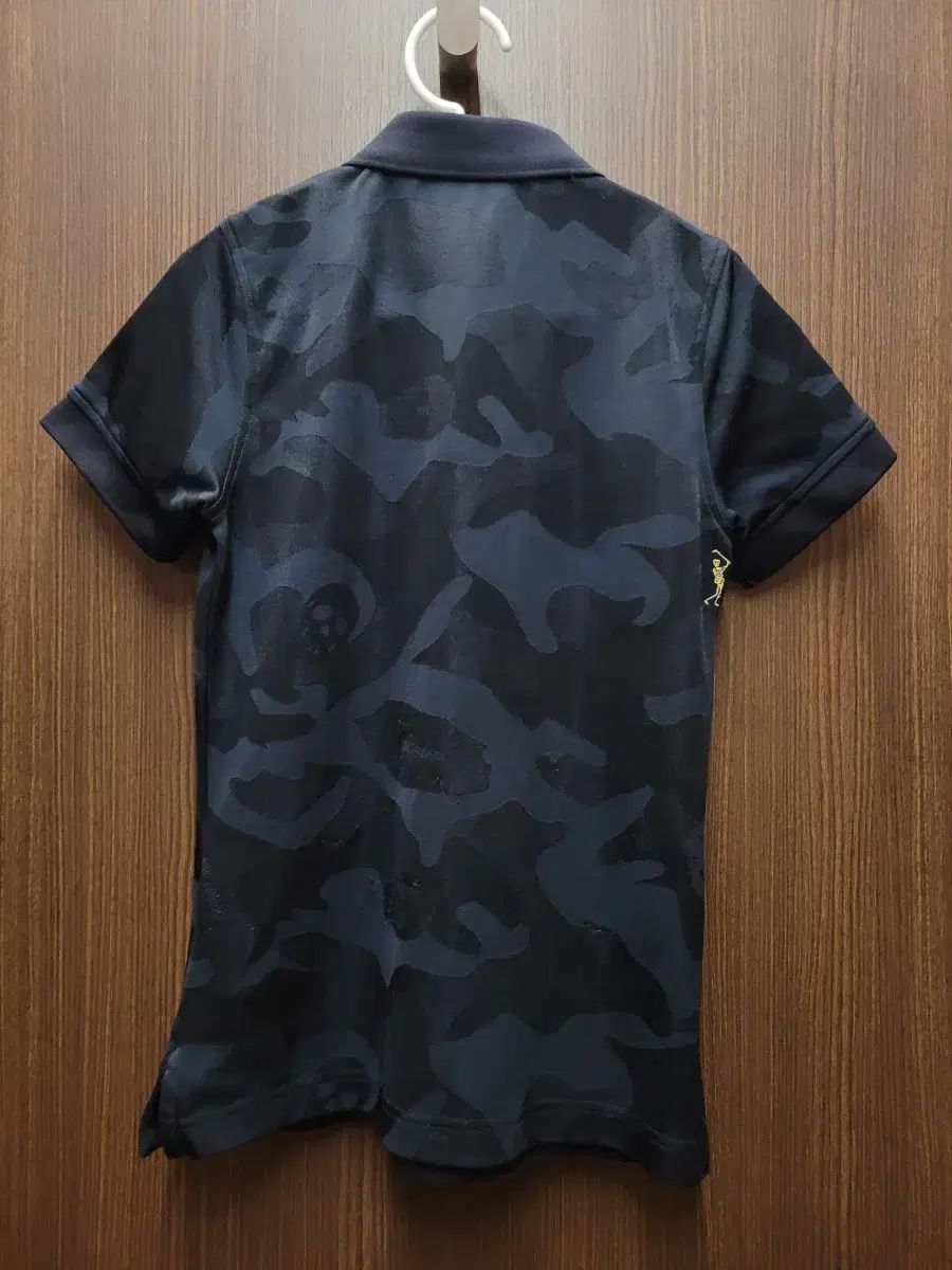 MARK & LONA ブラックシャツ スカルブローチ付き MARK & LONA ブラックシャツ スカルブローチ付き NEWS