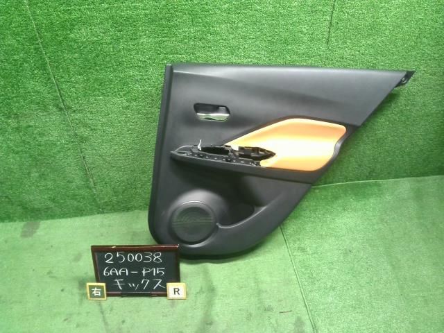 個人宅不可・離島不可　6AA-P15 キックス  右リア ドアトリム 内張り 運転席側後ろ  自社品番250038
