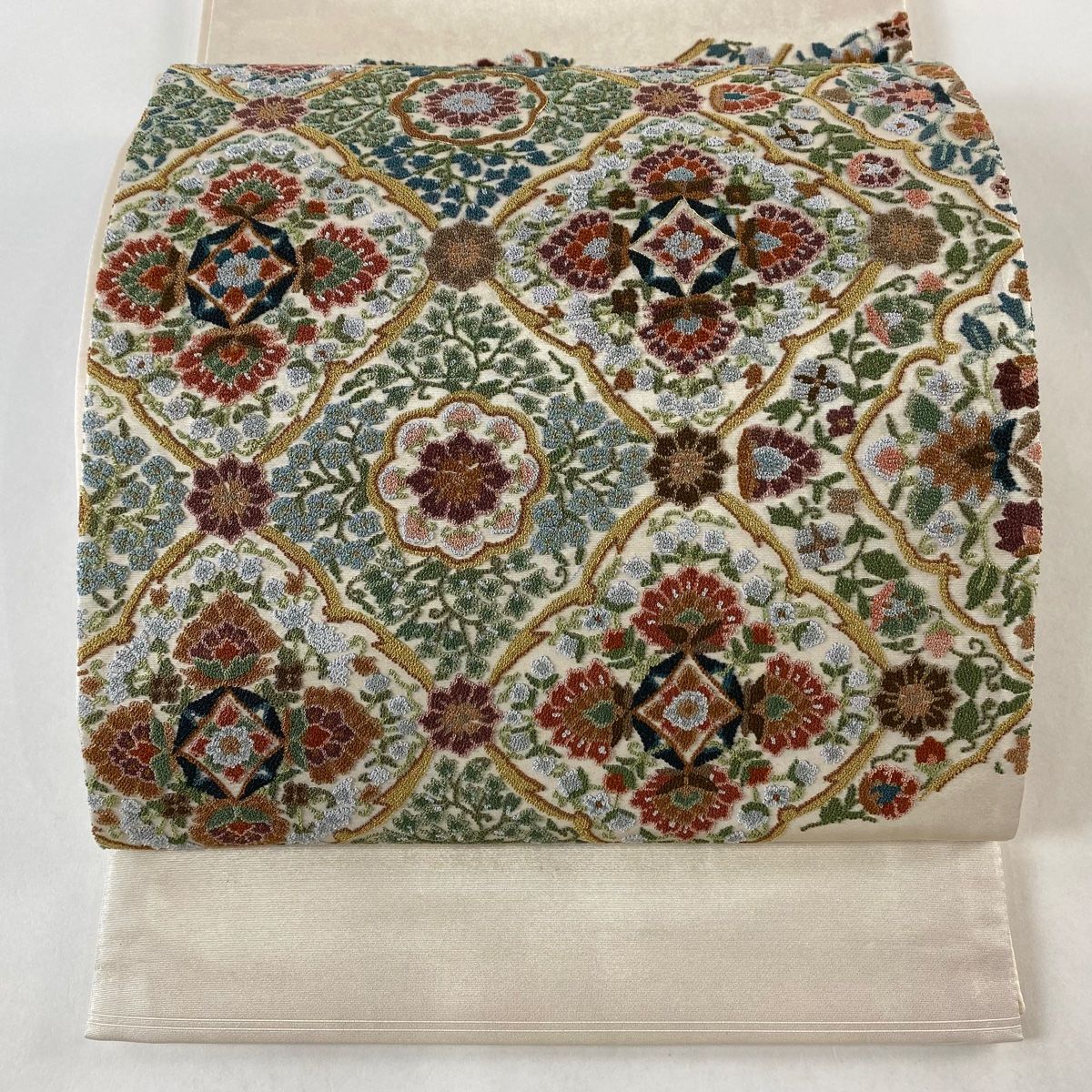 美品】 袋帯 逸品 華文 花唐草 金糸 相良刺繍 薄黄 お太鼓柄 正絹 【中古】