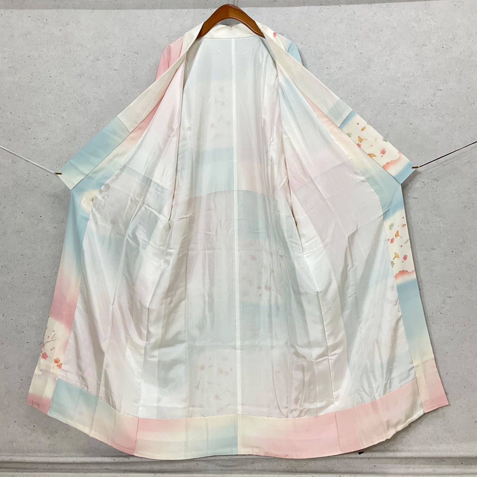 kimono+one◇未使用同然◇暈し染と友禅の長襦袢◇仕付け糸付き◇袷◇白