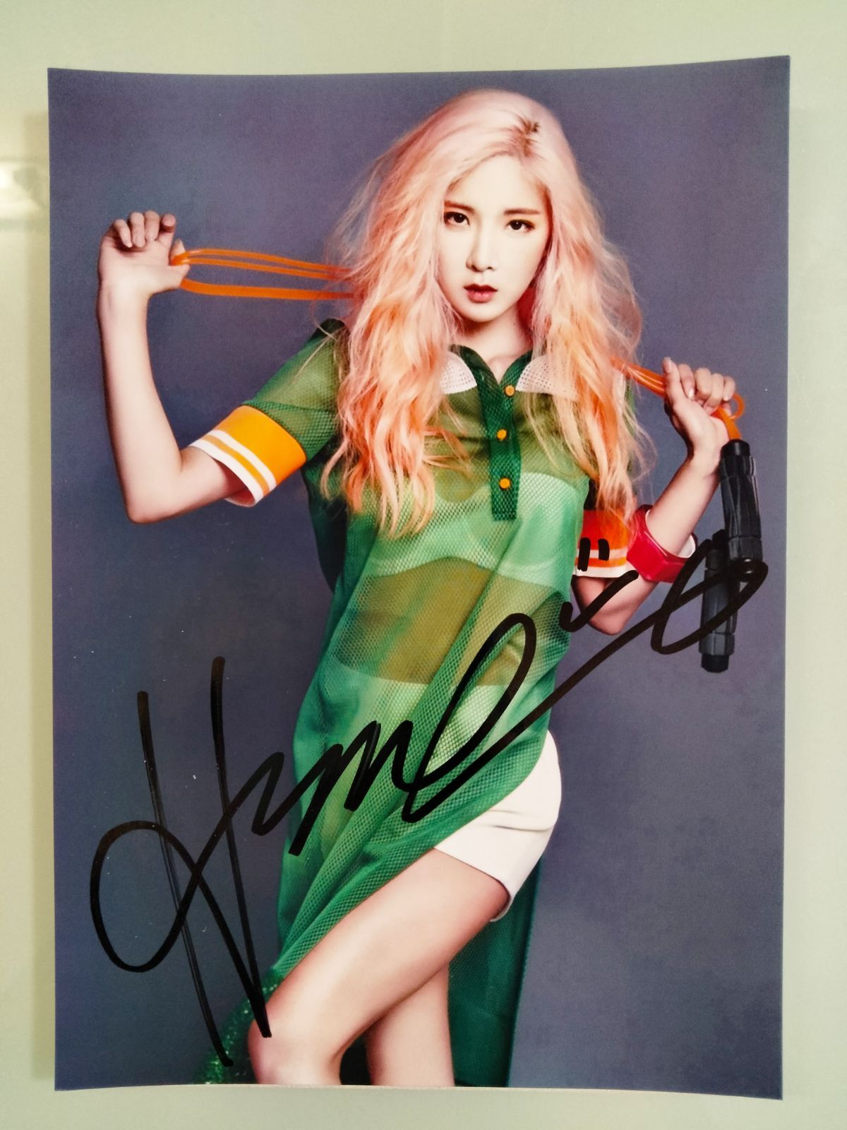 ヒョニョン直筆サイン入り2Lサイズ写真…レインボー…Hyunyoung