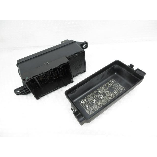 2013年 BMW ミニ R56 CBA-SU16 (3) ヒューズボックス エンジンルーム