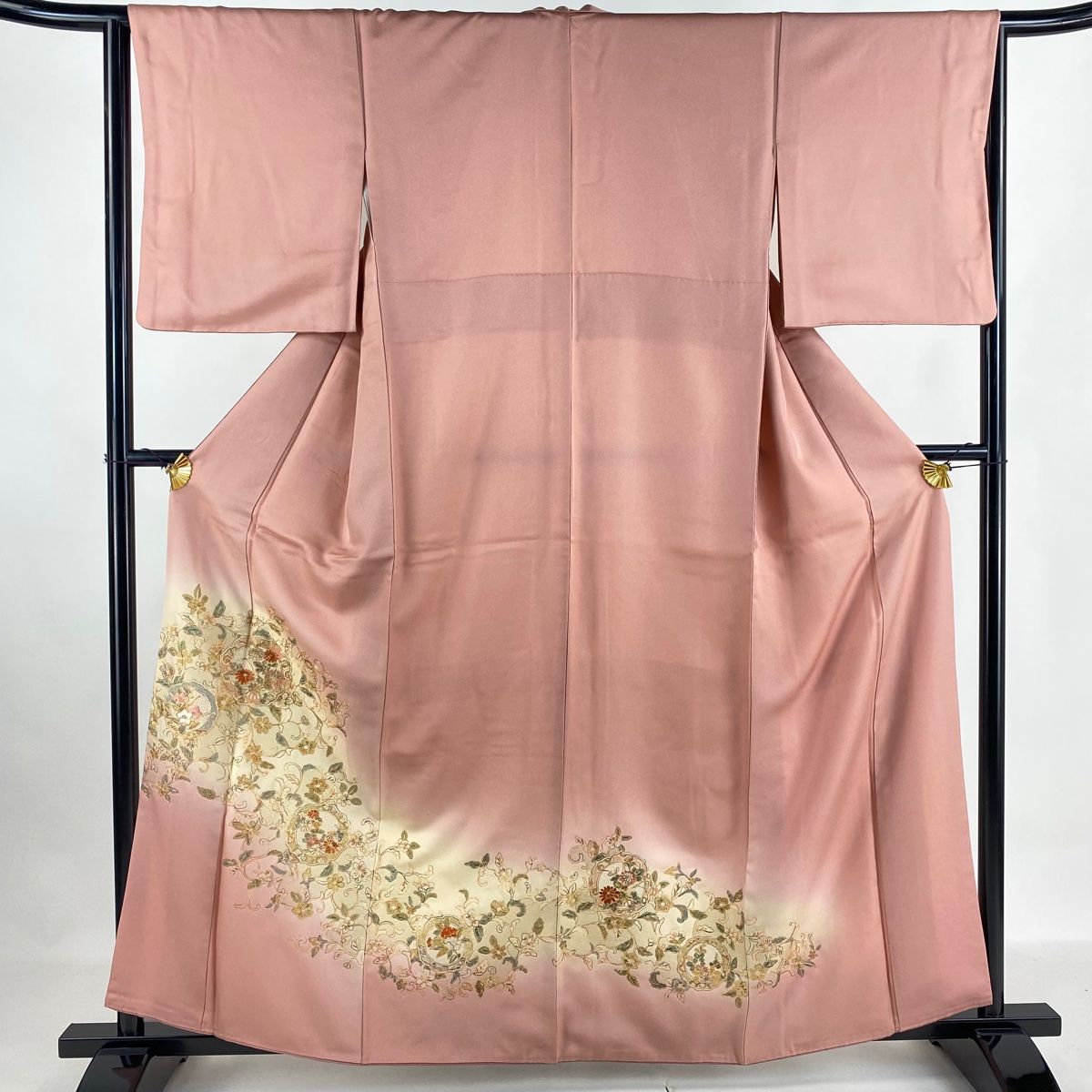 付下げ 身丈159cm 裄丈65.5cm M 袷 草花 花唐草 刺繍 金銀糸 ピンク 正絹 名品