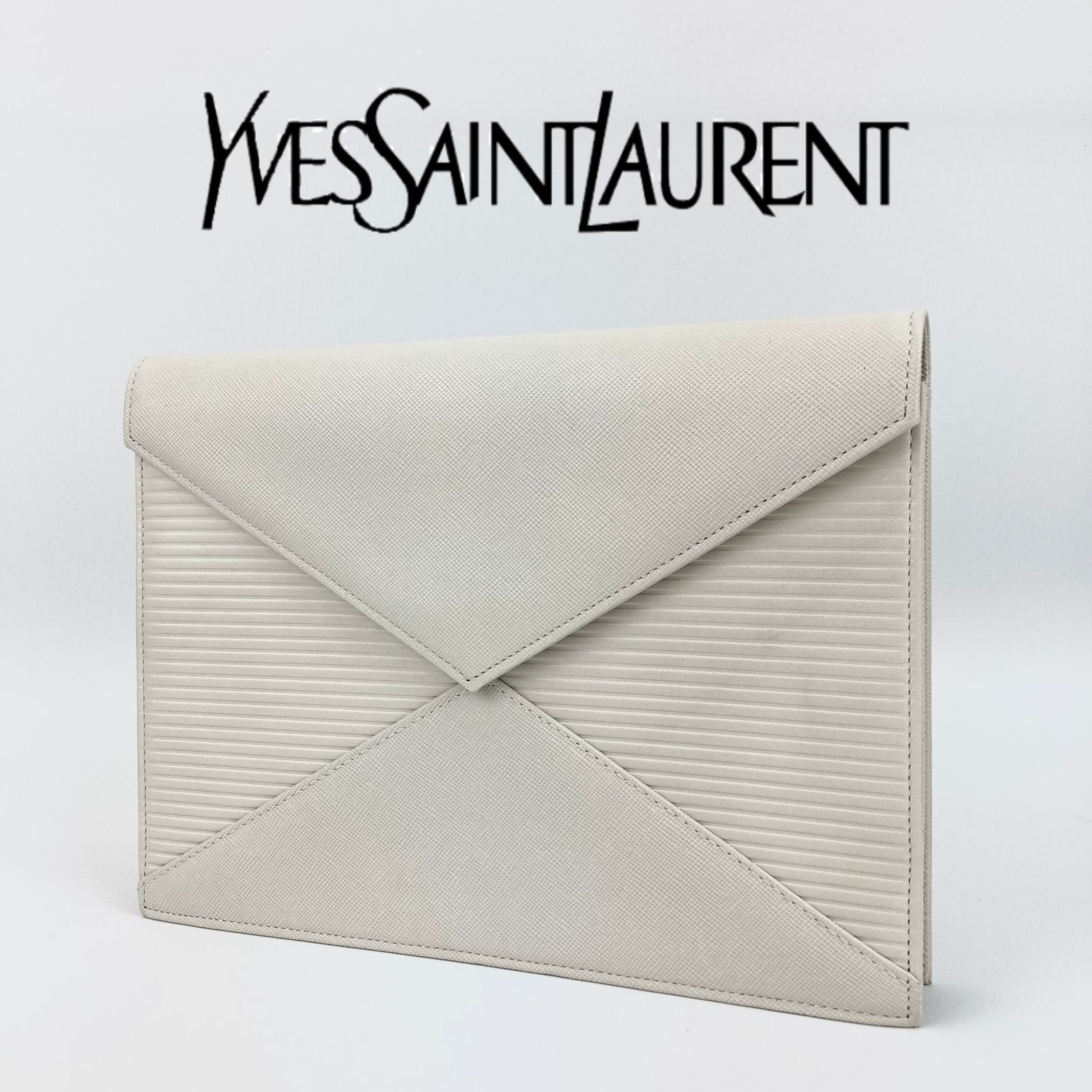 【YVES SAINT LAURENT】イヴ サンローラン　クラッチバッグ　白 イヴ サンローラン レザー クラッチバッグ 白 ホワイト バッグ SAINT