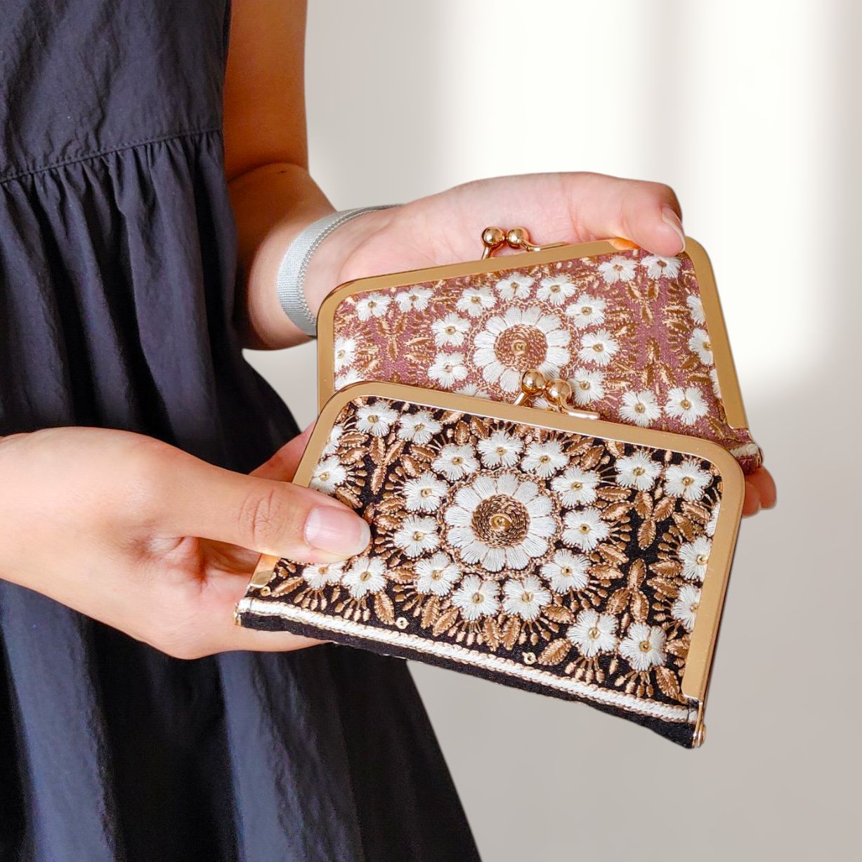 クレジットカードケース『No.230(黒) 231(ピンク) インド刺繍リボン