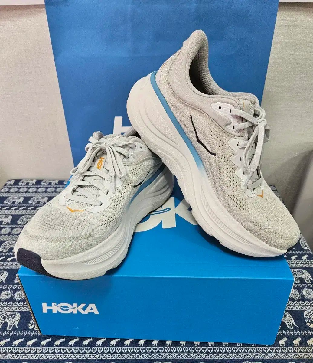HOKA ONE ONE ホカオネオネ ボンダイ 9 270 売る