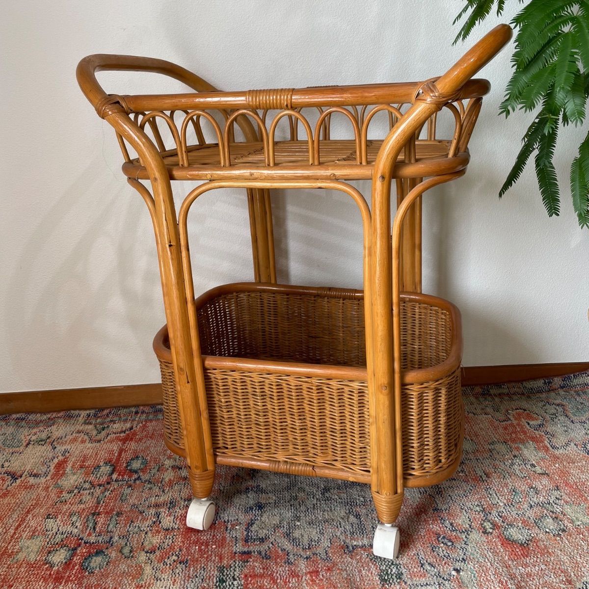 ヴンテージ家具|ラタン.ランドリーラック|軽量|キャスター付き
