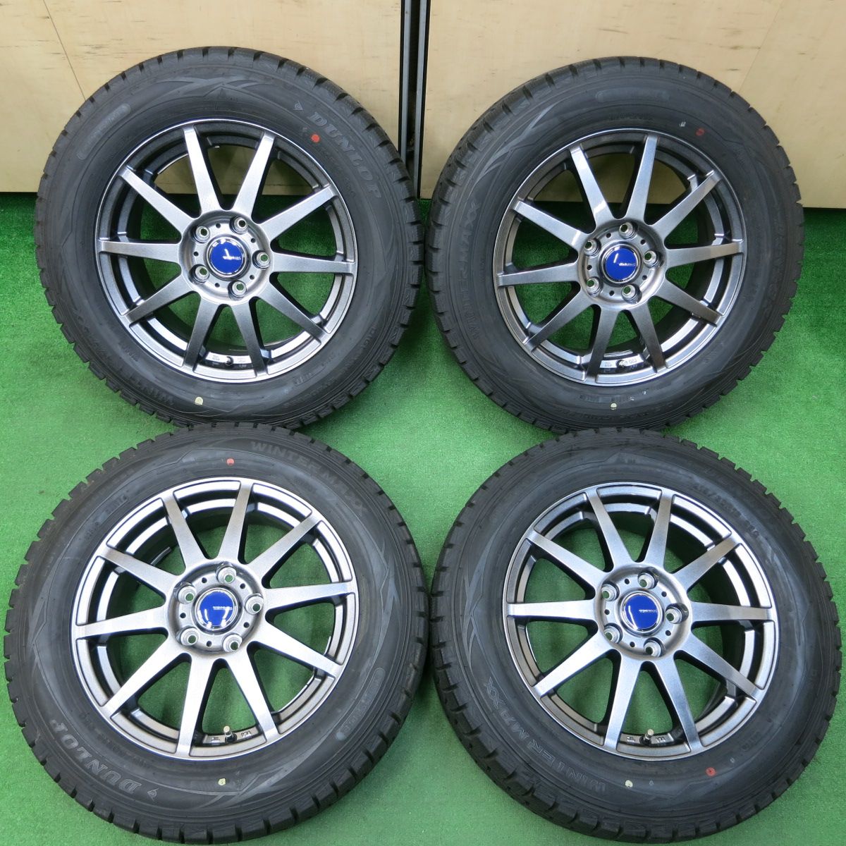 中古バリ溝ダンロップスタッドレスセット215/60R17C-HR、カローラ