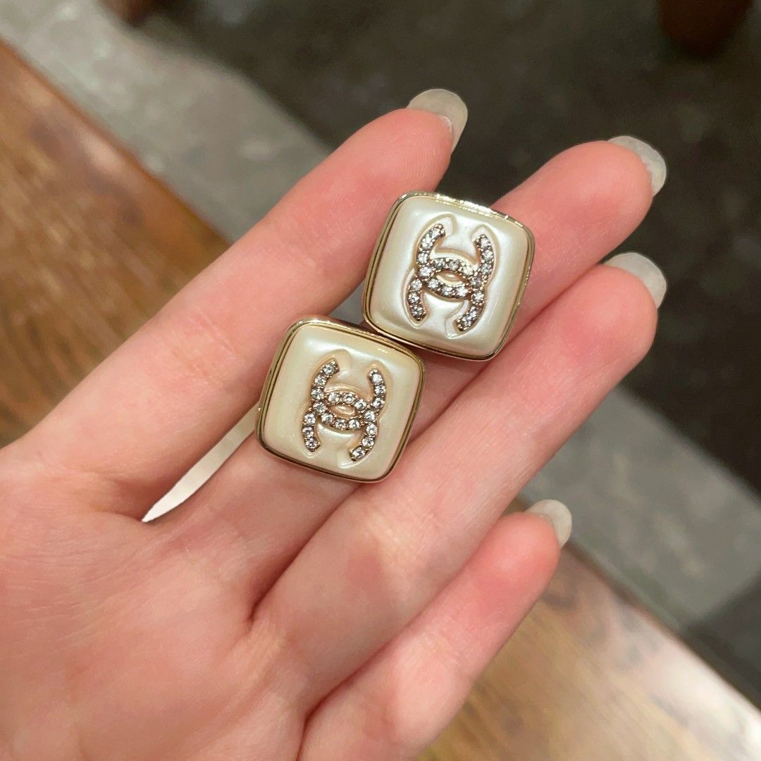 今日特価】Chanel ヴィンテージ ダブル C ピアス 送料無料！在庫限定