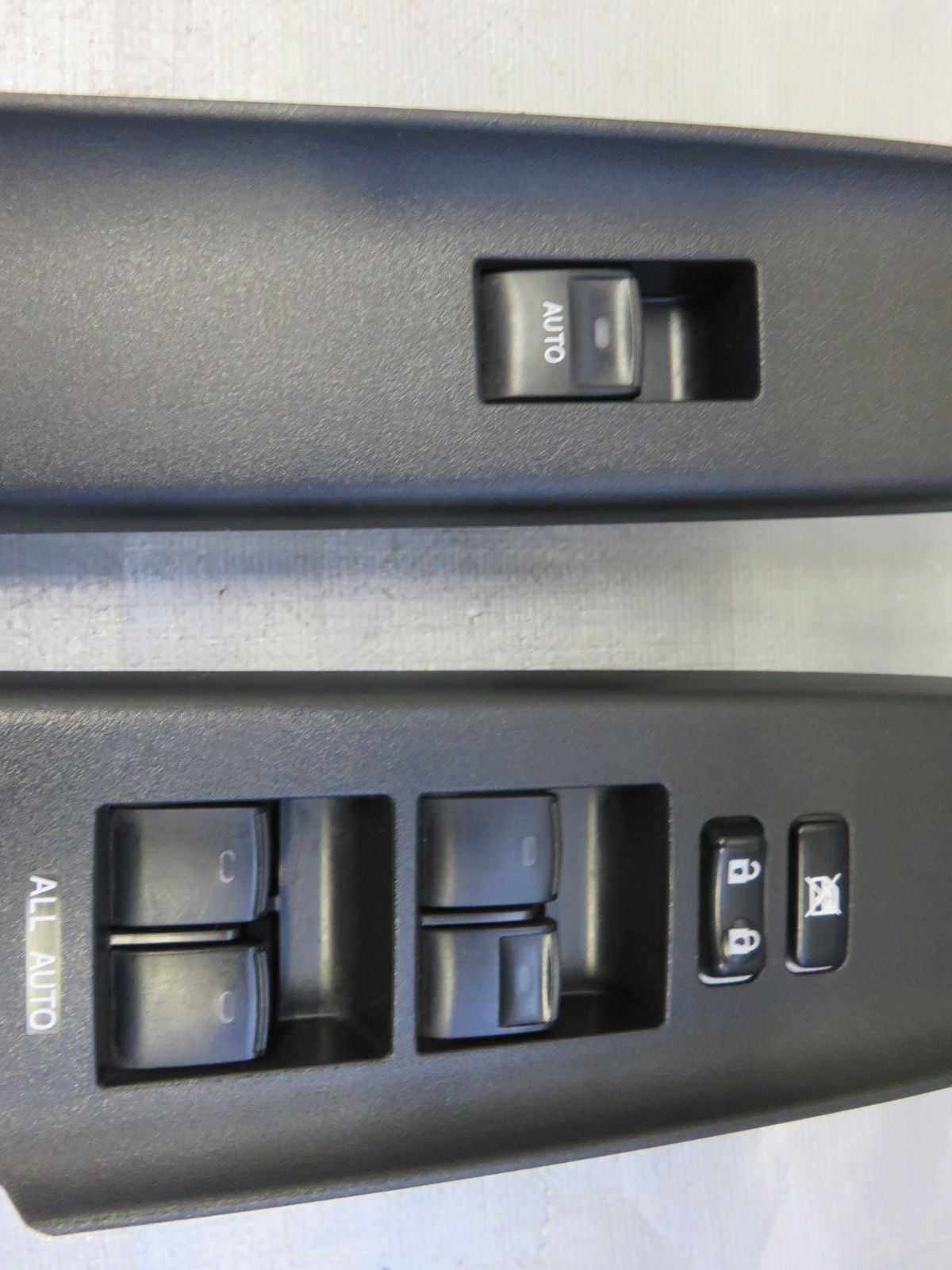 ◇ヴェルファイア GGH20W エアコンパネル/スイッチ No.241793◇ 30系 アルファード ヴェルファイア リアエアコンコントロールパネルフレーム サテンシルバー AV30-IN-U04 | インテリア ルーフ スイッチ  エアコン パネル コンソール ガーニッシュ カバー パーツ カスタム 内装 室内 パーツ トヨタ アルヴェル | キャラッツ店