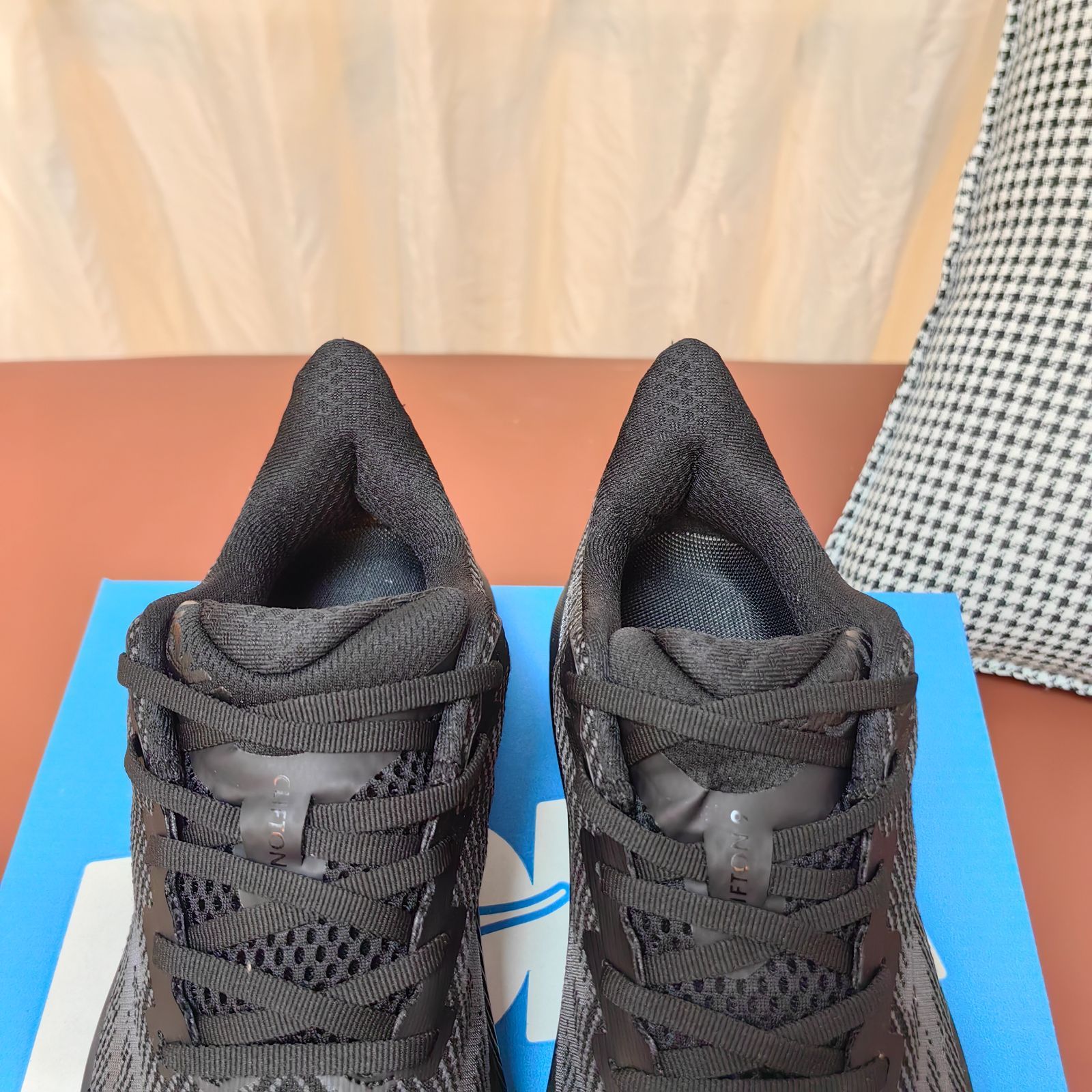 CLIFTON9 Black
