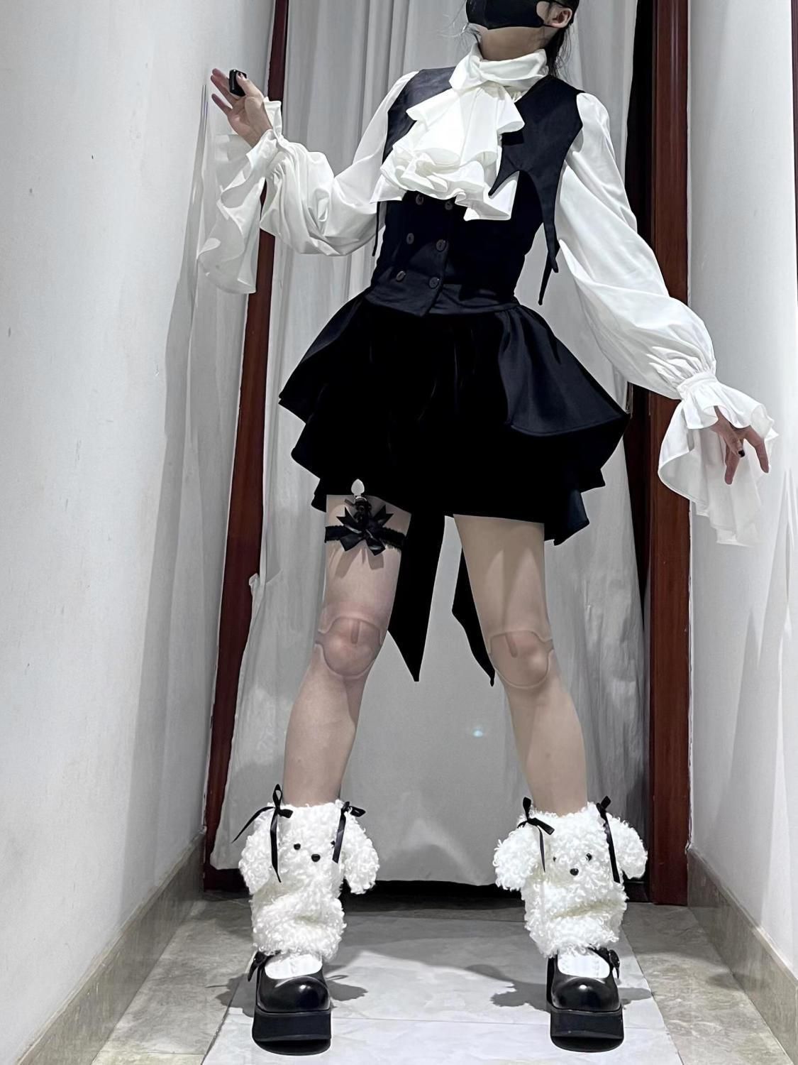 ゴシック風 ゴスロリ ロリータ コスプレ衣装 甘辛ミックス ラフティーレイヤードコーデ フリルブラウス＋タイトウエスト ベストワンピース＋ショートパンツ 豪華3点セット イベント用 撮影会 コスプレ 舞台演出 デザイン