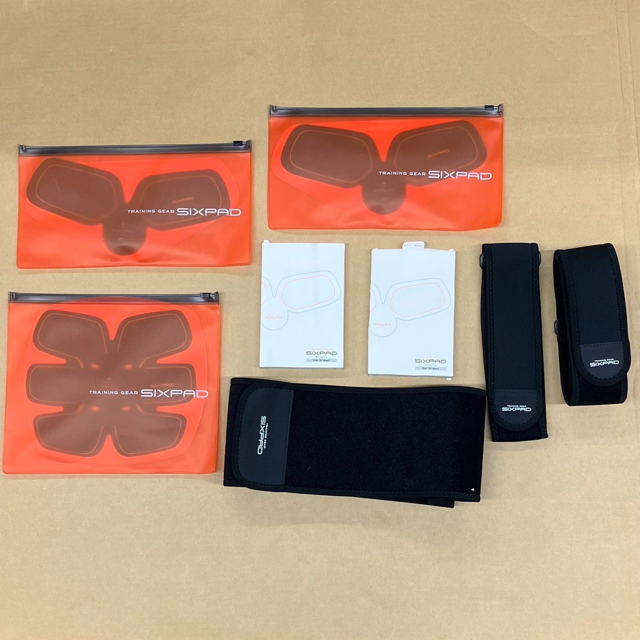 SIXPADトレーニング用ベルトと付属品