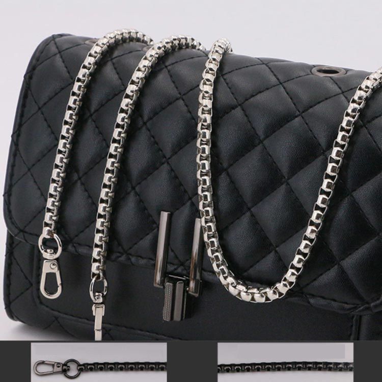 ブラックショルダーバッグ チェーンストラップ付き PRADA ブラック ショルダーバッグ チェーン付き - メルカリ