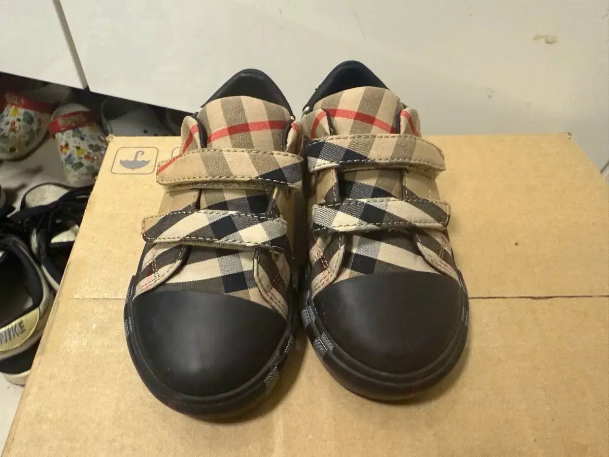 BURBERRY バーバリー キッズ スニーカー 21 サイズ