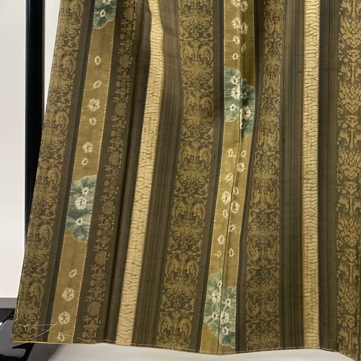 小紋 身丈164.5cm 裄丈67cm M 袷 紬地 縞 樹下鳥獣文 絞り 茶色 正絹 秀品