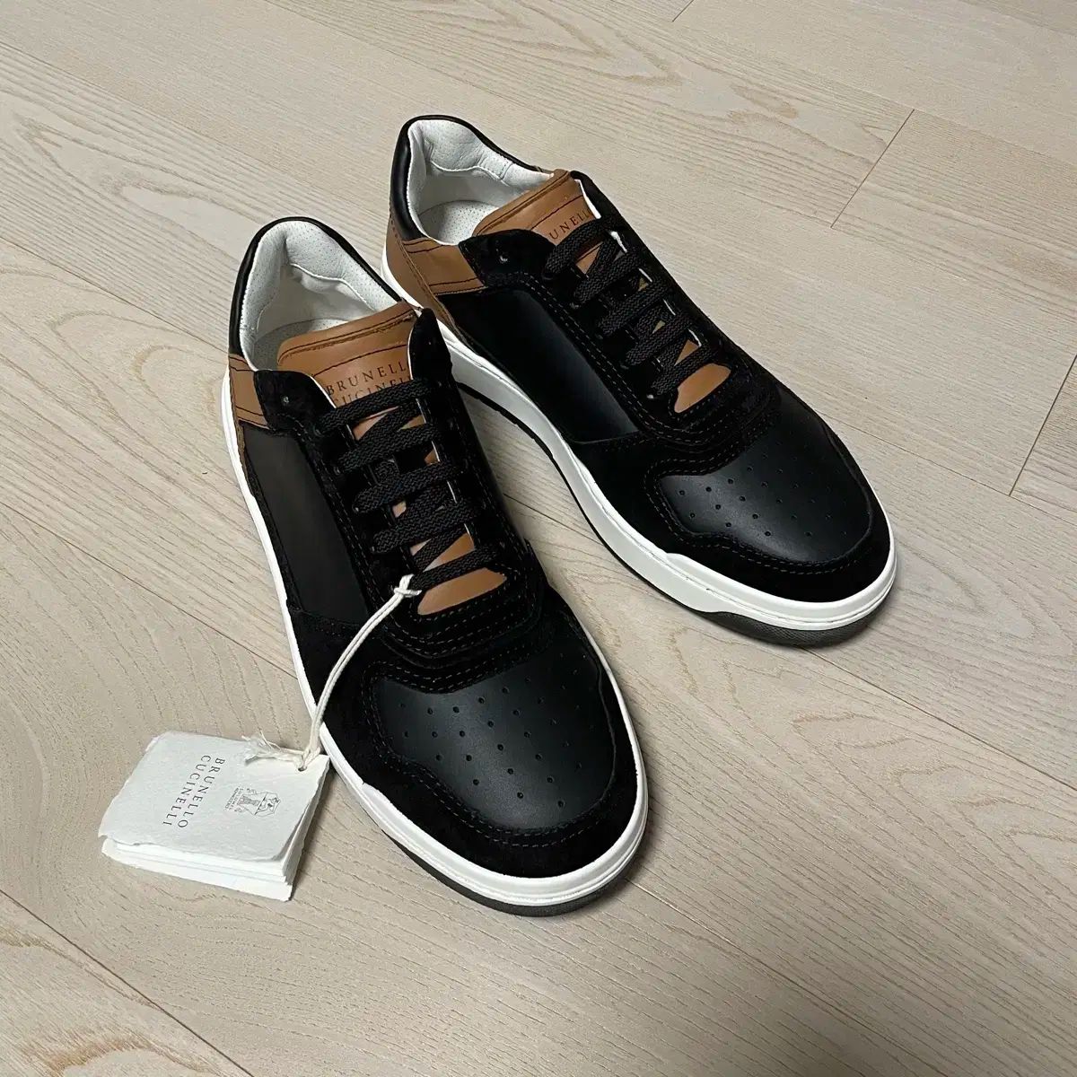 【brunello cucinelli・ブルネロクチネリ】 SNEAKERS スニーカー 異次元級に柔らかい「ニットスニーカー」の最高級をラインナップ