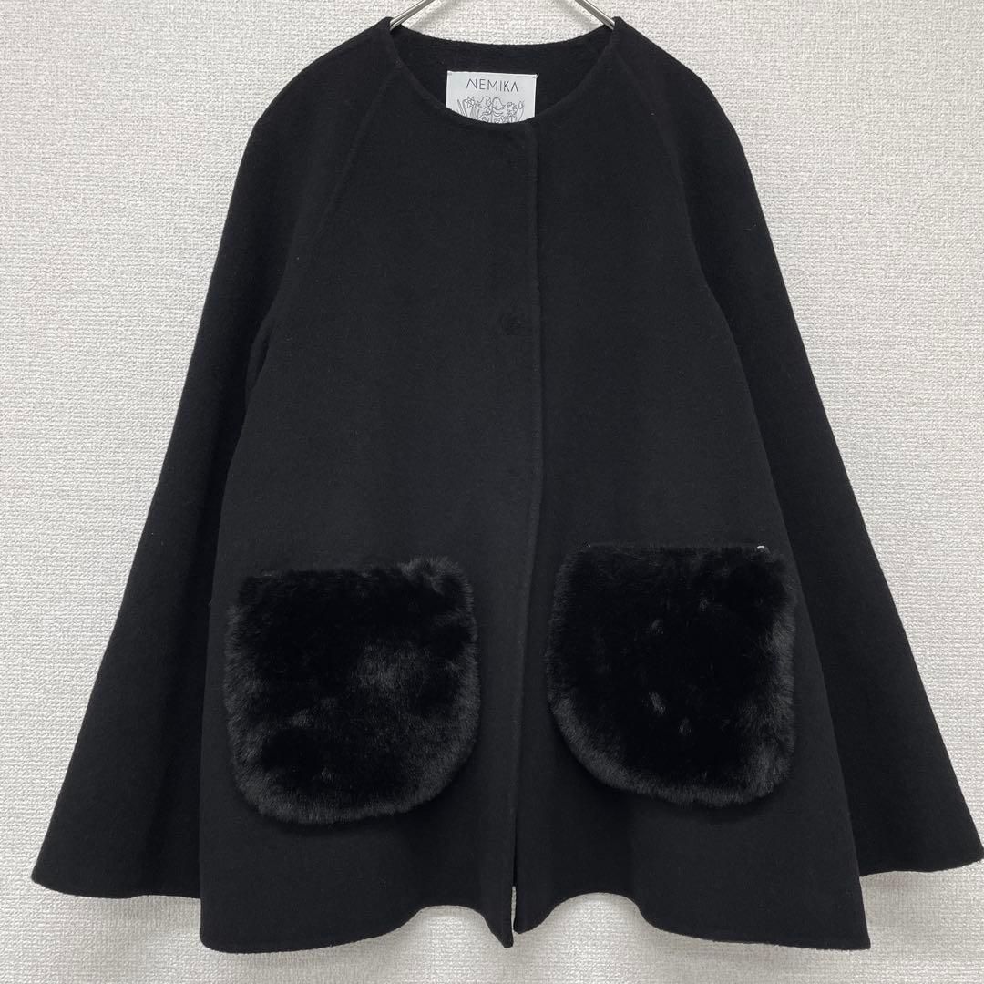 NEMIKA ネミカ Leilian レリアン ケープコート ノーカラー ショートコート フ ファー ウール 黒