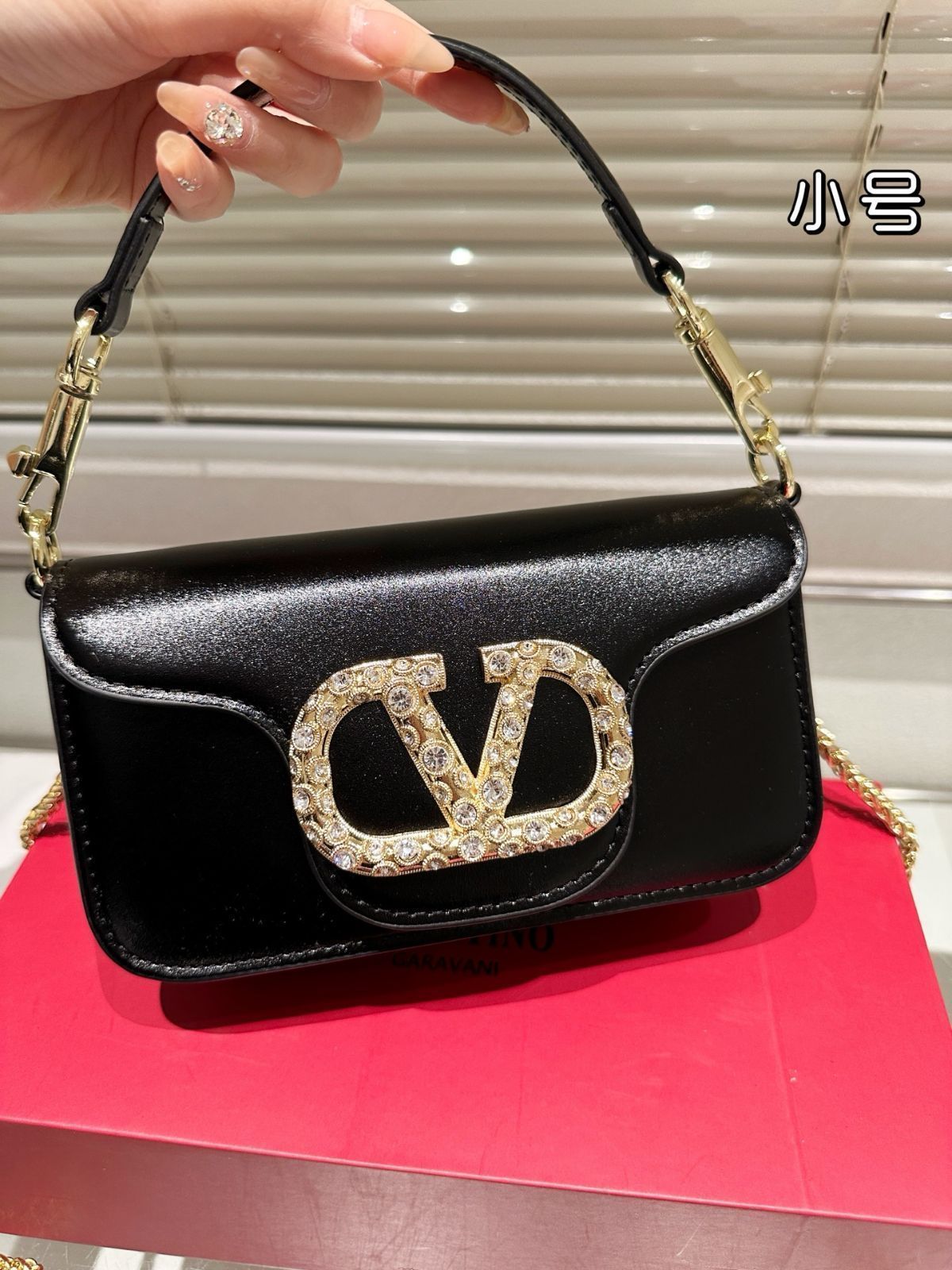 今日特価】VALENTINO GARAVANI LOC? ショルダーバッグ - メルカリ