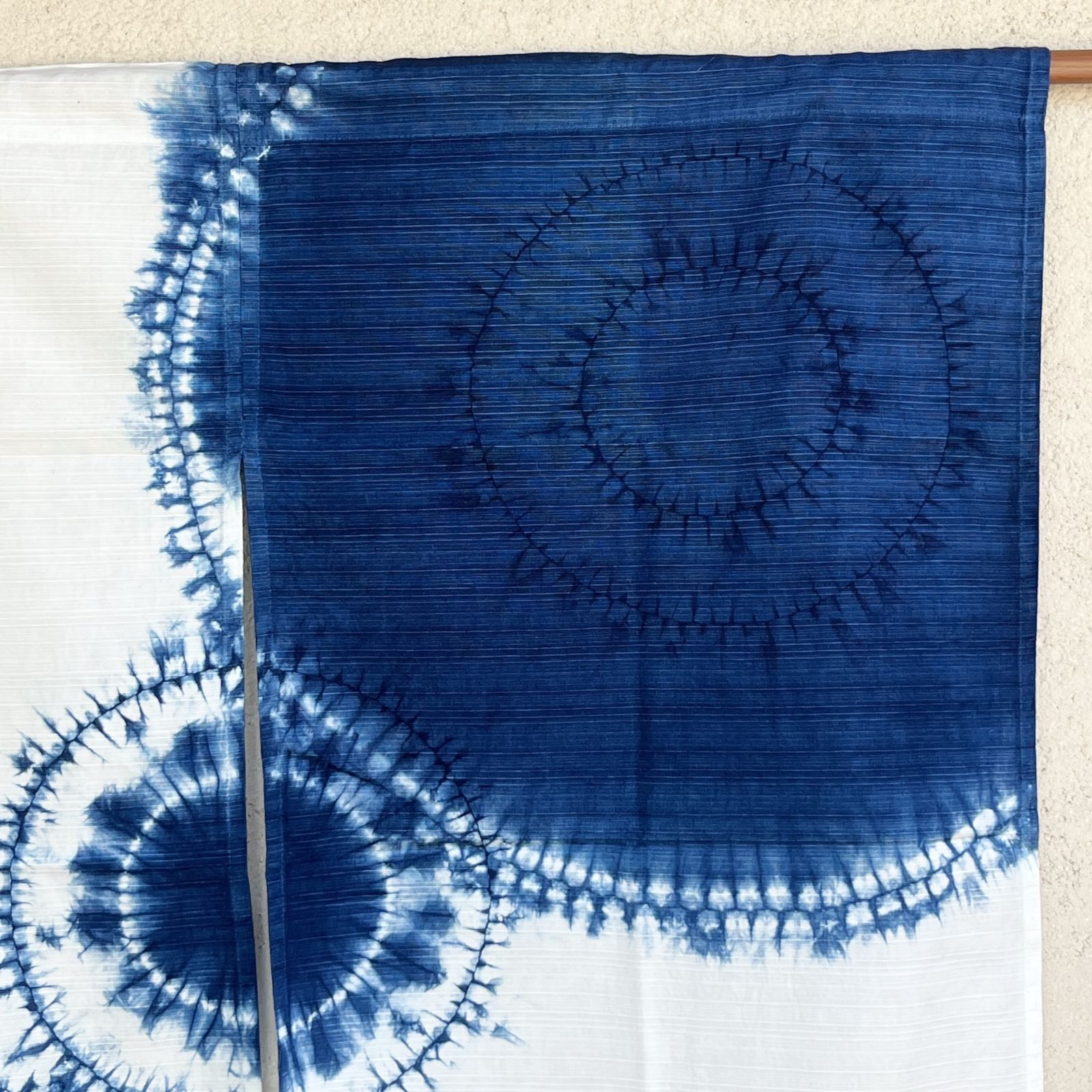 美しい藍染のれん