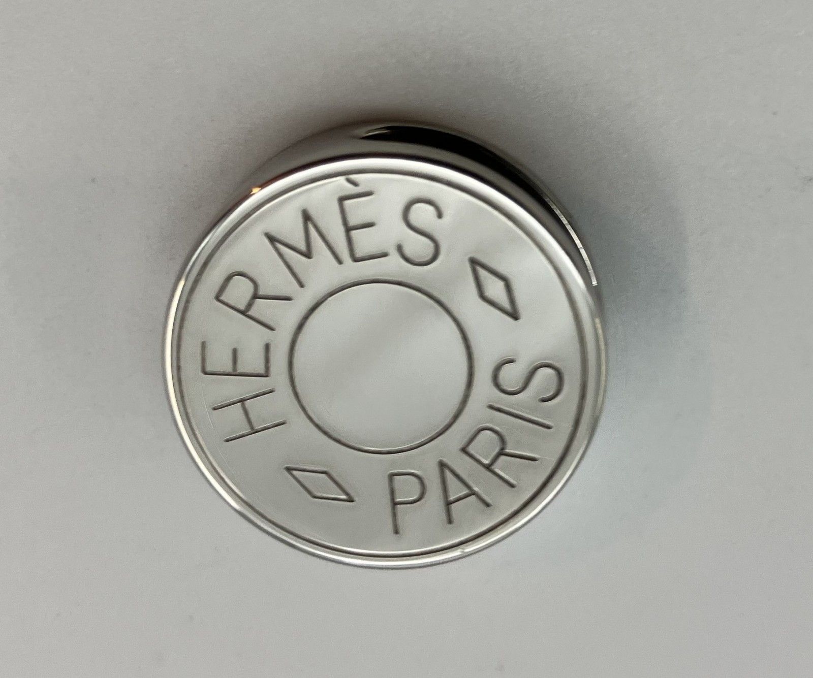 HERMES エルメス セリエ　スカーフリング 大きい方　シルバーカラー 希少 HERMES エルメス セリエ シルバー ツイリーリング 大サイズ