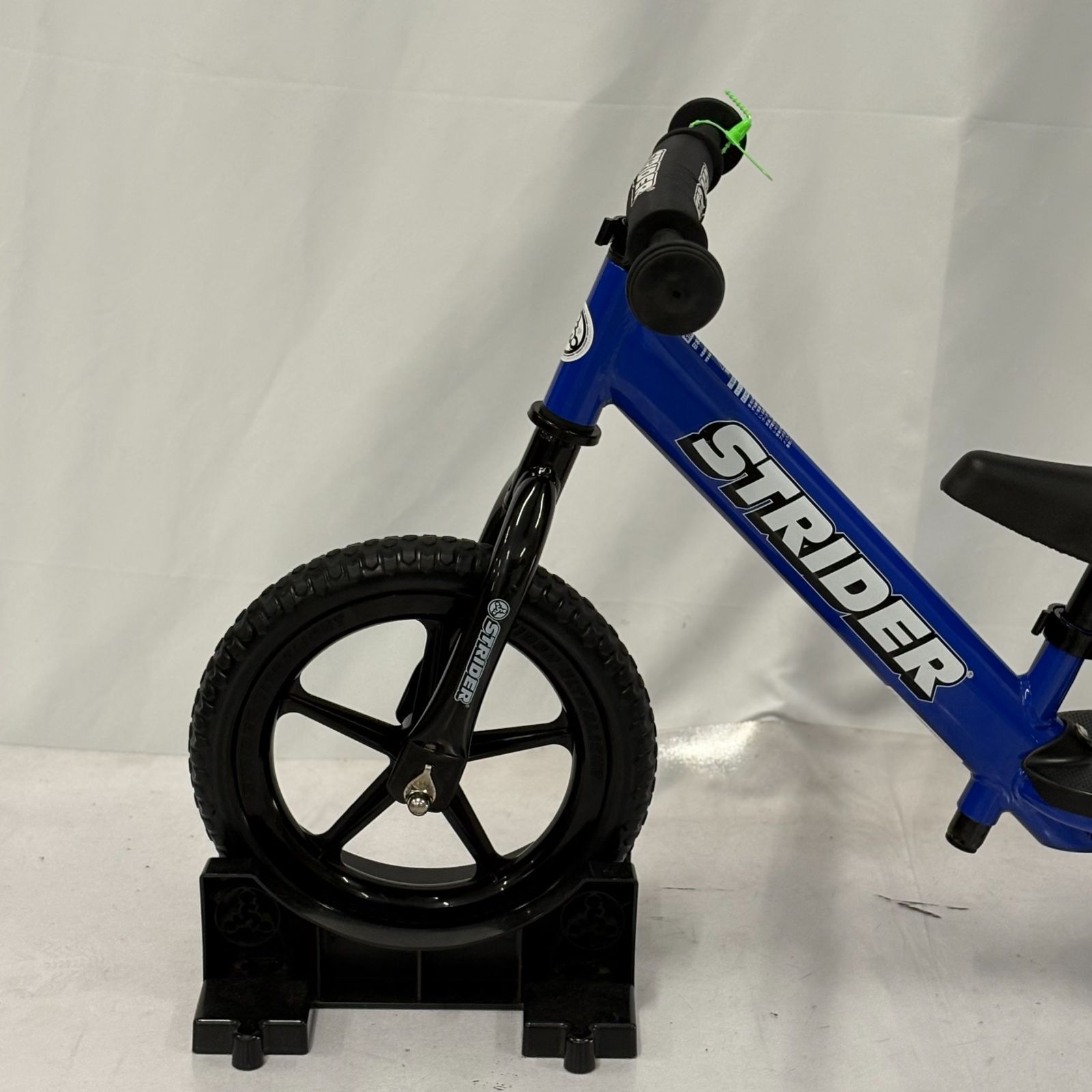 美品 人気カラー STRIDER ストライダー 12 Sport Model スポーツ