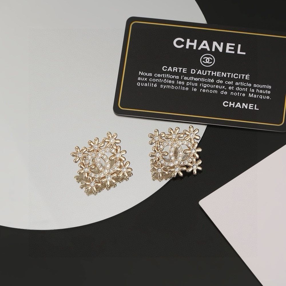 今日特価】Chanel シャネル 新入荷イヤリング レザーデザイン