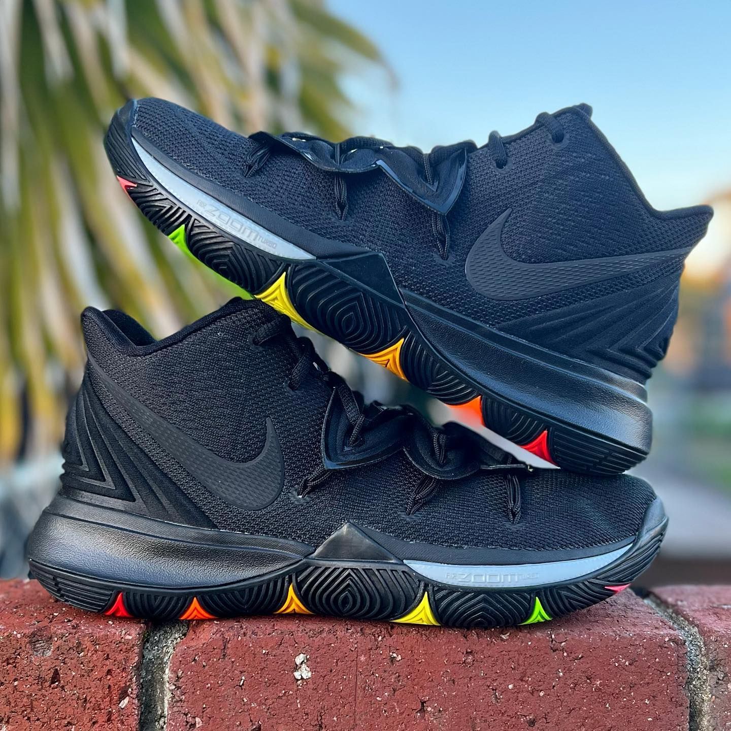 NIKE KYRIE 5 'BLACK RAINBOW SOLES' ナイキ カイリー 5 【MEN'S