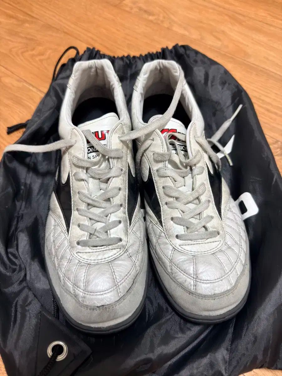 モレリアSALA ELITE IN ミズノ フットサルシューズ 26.0cm MIZUNO