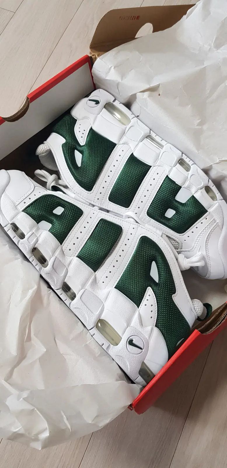 25 年 NIKE ナイキ エア モアー アップテンポ ロー 白 ファー